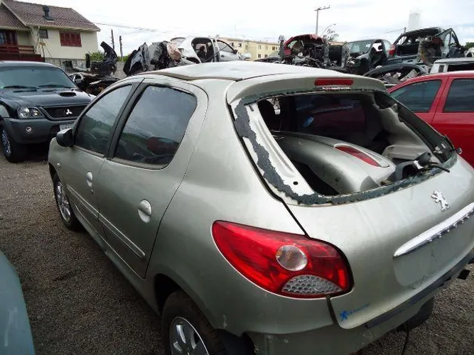 Peças usadas Peugeot 207 1.4 8V Flex 82CV 2011 manual