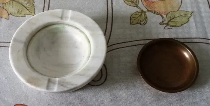 Antigo Cinzeiro De Mármore Branco