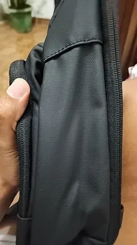 Bolsa transversal de peitoral unisex com USB