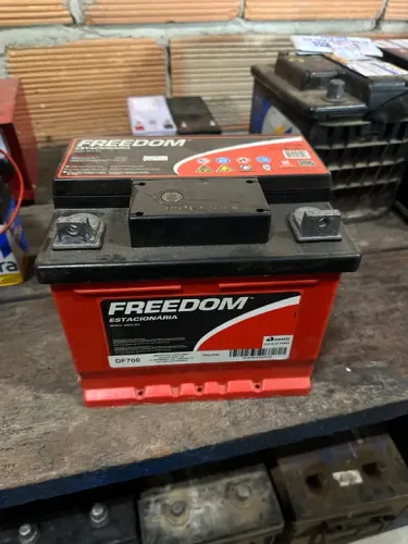 Bateria Estacionária Freedom - Seminova para som e sistema solar.