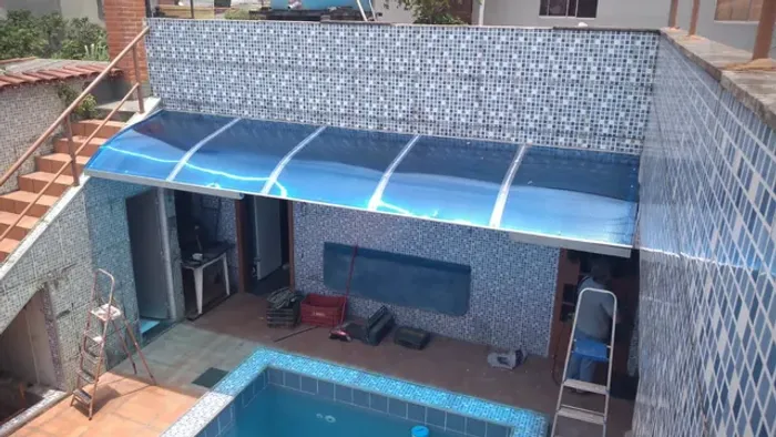 Telhado de Policarbonato com Estrutura Metálica Galvanizada