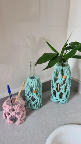 Vasos decorativos em macramê