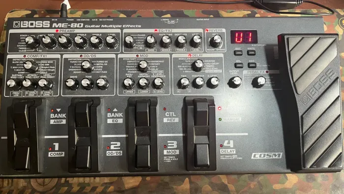 Pedaleira Boss ME-80