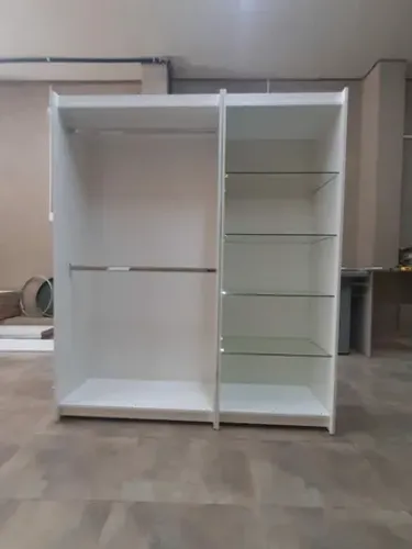 PRATELEIRA DE VIDRO COM CABIDEIRO MDF 