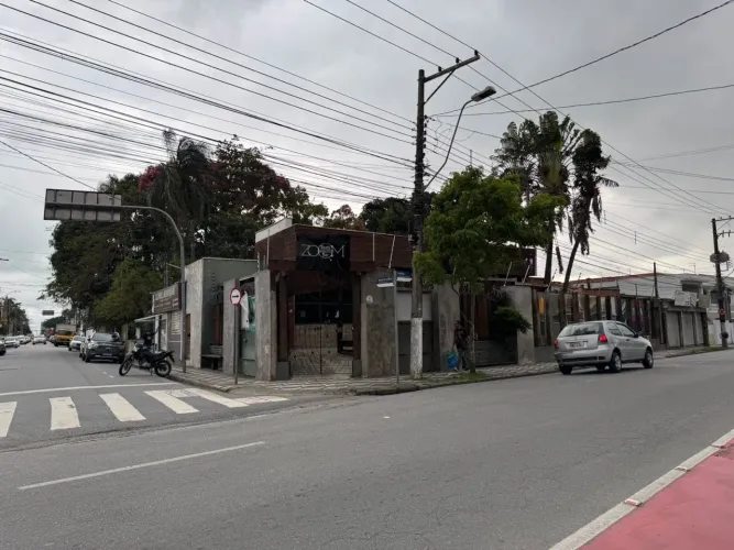 Prédio de esquina no centro da cidade