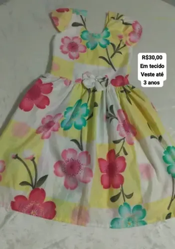 Vestido infantil em tecido floral lindo