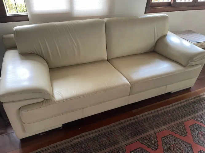 Sofá de Couro 3 lugares