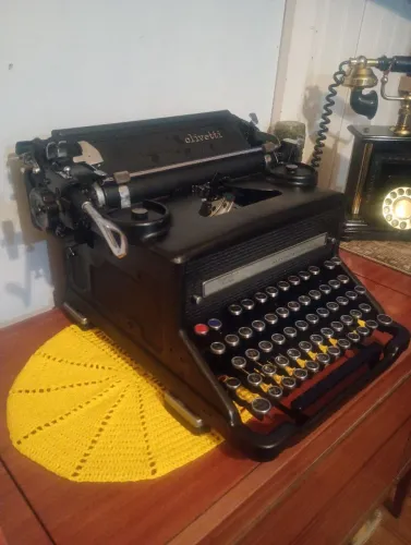 Máquina de escrever antiga