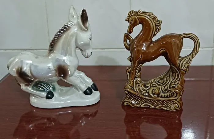 2 Esculturas de Cavalinhos em Cerâmica - Decoração *Anos 70* Vintage RARIDADE de