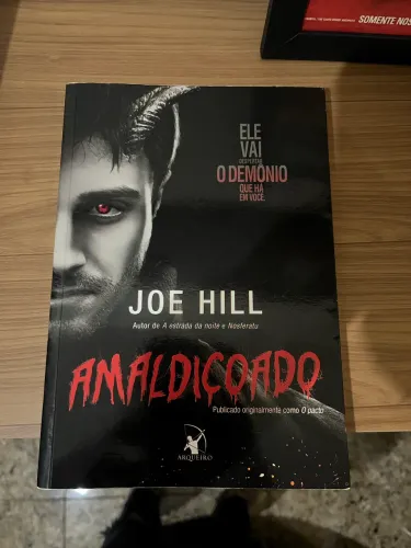 Livro Amaldiçoado - Joe Hill