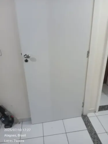 Instalação de porta a domicílio até finais de semana.