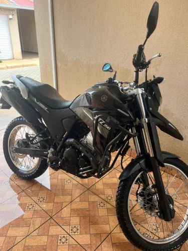 Vendo Lander 2022 com km baixo 