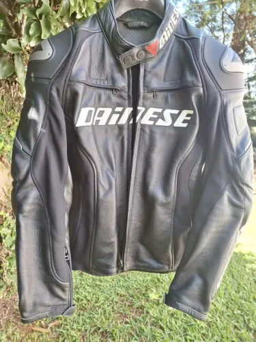 Jaqueta Moto Couro DAINESE, masculina tam. 46 EUR, praticamente nova, usada apenas uma vez