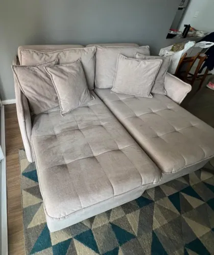 Sofá Bege Suíça com Design Moderno e Confortável