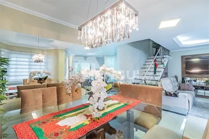 Excelente casa residencial com 03 dormitórios e 2 vagas em condomínio à venda no bairro Ec