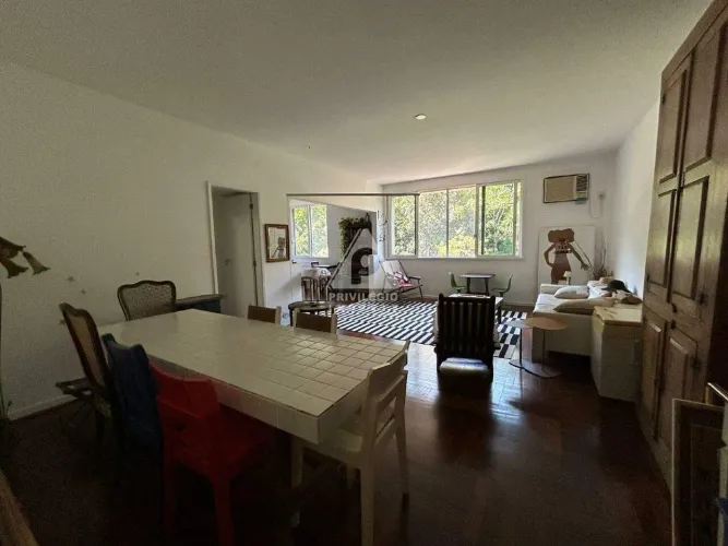 2 quartos (1 suíte) com Dce em rua Nobre e arborizada