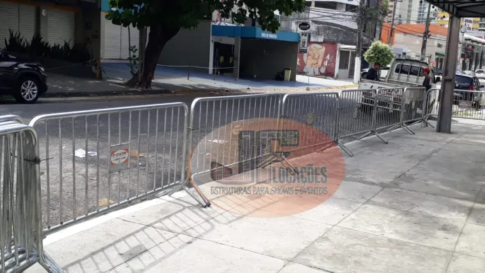 Grade de Isolamento 2x1m - Locação para delimitação de público e divisórias