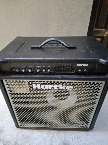 Amplificador Hartke Super Cubo para baixo 250 Watts
