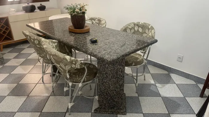 Mesa de Granito 2m × 0,85m -Resistente e Elegante