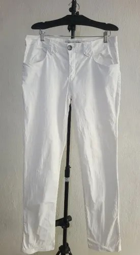 Calça Branca feminina Nº 44, bonita, bem confortável, tecido macio, atual.