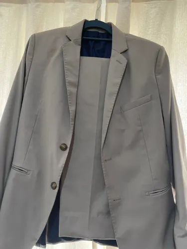 Terno Completo de Alfaiataria (LUIDGI) Caqui - Blazer 48 e Calça 42.