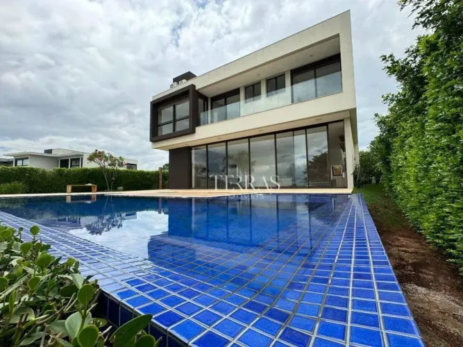 Casa com academia Condomínio Xapada Parque