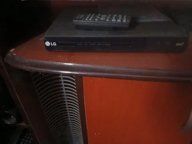 DvdLg semi novo 50reais com controle remoto e tudo é os cabos pra ligar