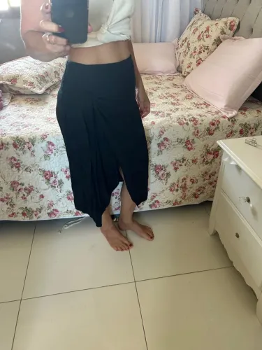 Saia preta elegante com fenda da Boah