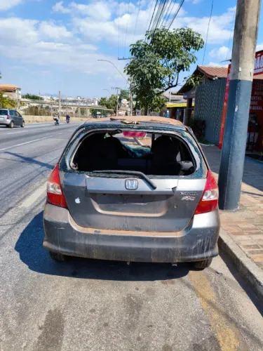 Sucata Honda Fit 2006 1.4 8 Bobinas Manual p/ Retirada de Peças