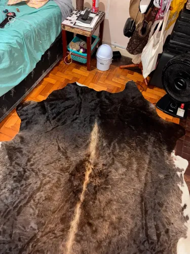Tapete de pelo de vaca novo 
