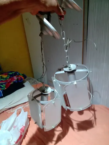 Dois lustres lindos , maravilhoso um grande e outro pequeno 150,e 130