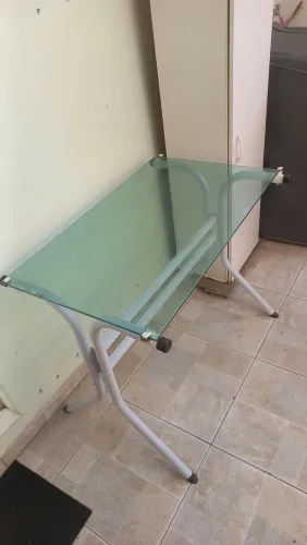 Mesa escritório com tampo vidro