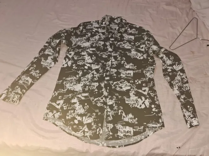 Camisa Estampada - Futurista e Moderna