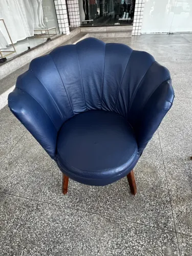 Vendo poltrona pétala azul marinho