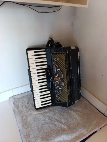 Scandalli brevetto polifonica 4/5 oitavada 