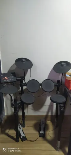 Bateria Eletrônica Yamaha DTX 402k .