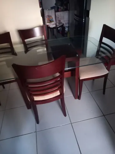 Mesa e cadeiras 