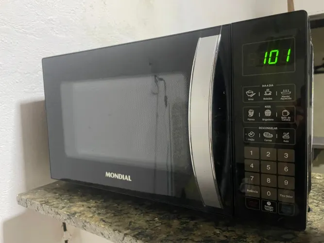 Micro-ondas Mondial 21L