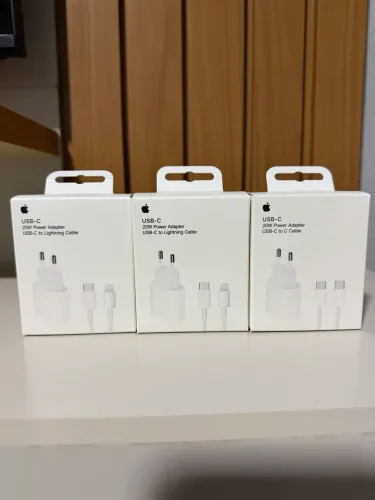 Kit fonte+cabo iPhone lacrado
