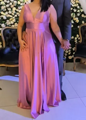 Vestido de Madrinha Rosa Canela Longo Acetinado Apaixonante