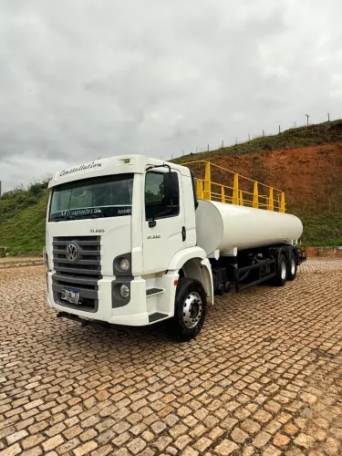 Volkswagen Constellation 31.280 PIPA 2012