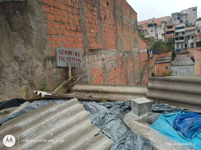 Terreno com uma parte construída alicerce bem feito dá para construir até cinco andar