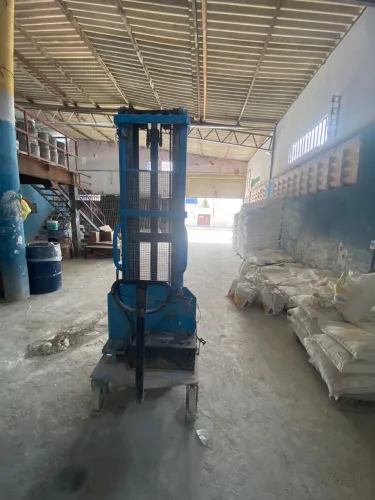 Maquinário para fabricar tintas,produtos de limpeza e outros