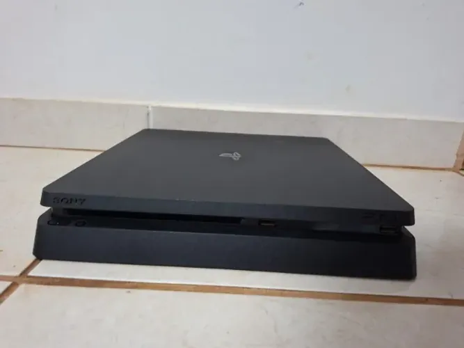 Playstation 4 slim 500 GB, Usado em boas condições