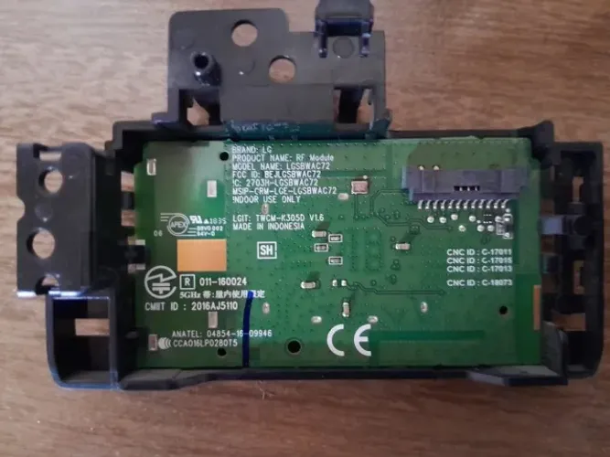 módulo Wi-Fi e Bluetooth original da LG, modelo LGSBWAC72