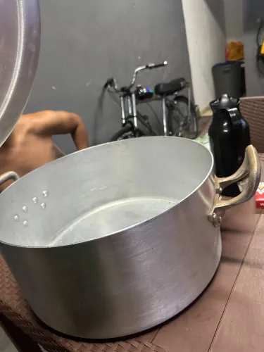 Vendo panela bem grande de alumínio