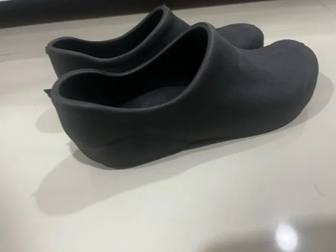 Vendo 2 sapatos hospitalar cada um 60 reais 
