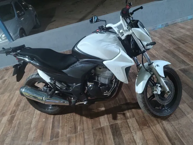 Vendo moto Honda CB 300