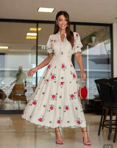 Vestido em linho bordado