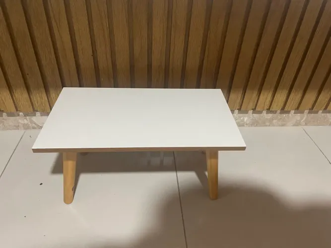 Mesinha de centro pés palito